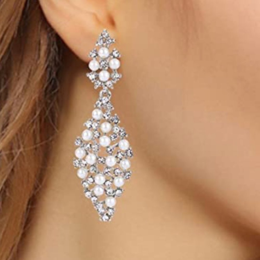 Trendy drop earrings of pearl and crystals